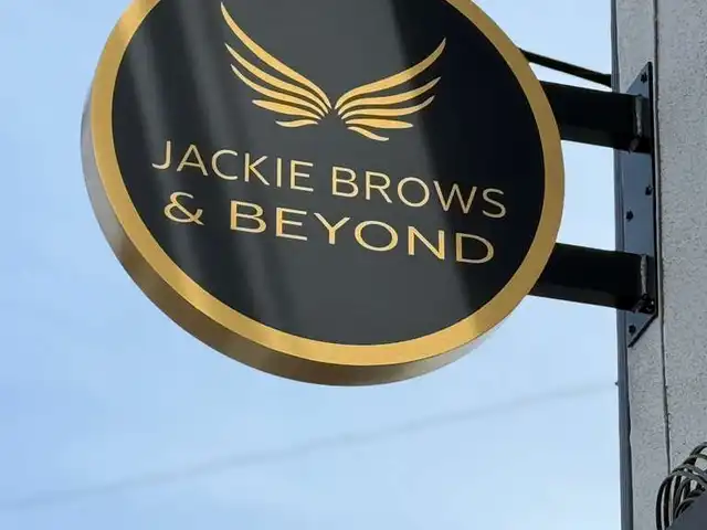 Jackie Brows & Beyond round blade sign