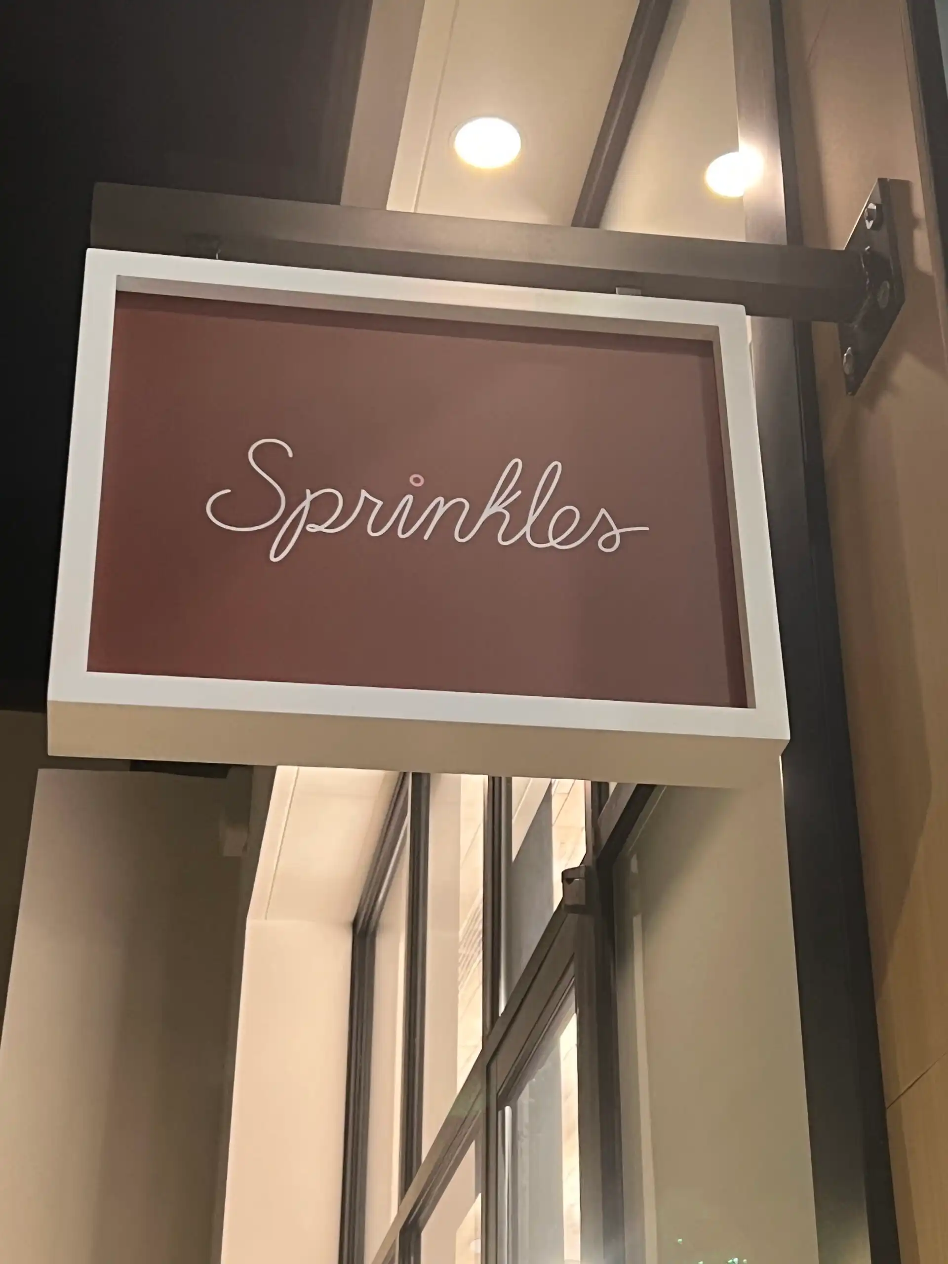Sprinkles cursive blade sign